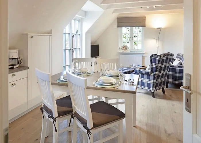 Lister Kaiser * List